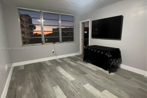 Купить кондоминиум в Майами, Флорида 2 спальни, 96.25м2, № 2050395 - фото 7