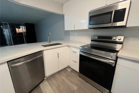 Купить кондоминиум в Майами, Флорида 2 спальни, 96.25м2, № 2050395 - фото 11