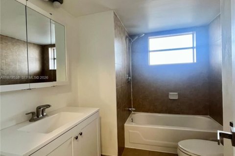 Купить кондоминиум в Майами, Флорида 2 спальни, 96.25м2, № 2050395 - фото 9