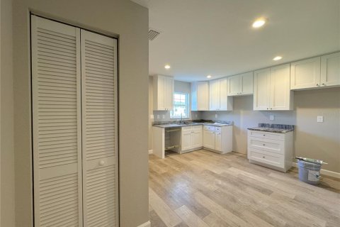 Appartement à louer à Floral City, Floride: 2 chambres, 86.4 m2 № 2358132 - photo 13