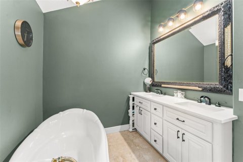 House in Apopka, Florida 5 bedrooms, 317.17 sq.m. № 1666868 - photo 14