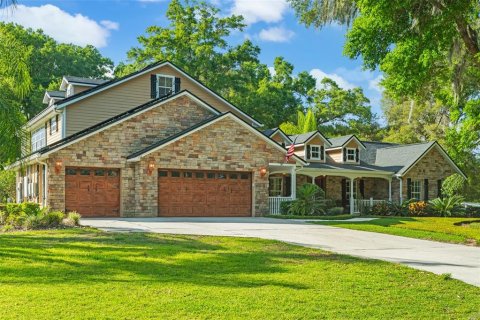 House in Apopka, Florida 5 bedrooms, 317.17 sq.m. № 1666868 - photo 1