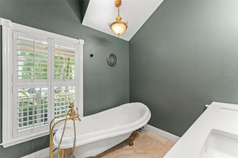 House in Apopka, Florida 5 bedrooms, 317.17 sq.m. № 1666868 - photo 13