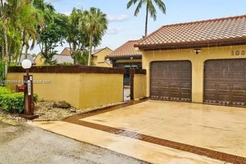 Купить виллу или дом в Майами, Флорида 2 спальни, 159.61м2, № 1966124 - фото 3