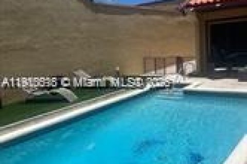 Дом в Майами, Флорида 2 спальни, 159.61м2 № 1966124