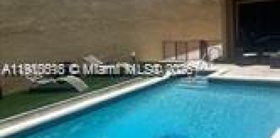 Дом в Майами, Флорида 2 спальни, 159.61м2 № 1966124