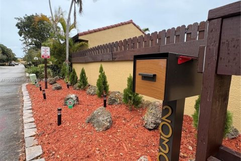 Villa ou maison à vendre à Miami, Floride: 2 chambres, 159.61 m2 № 1966124 - photo 11