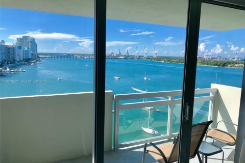 Studio à Condo à Miami Beach, Floride  № 2046014