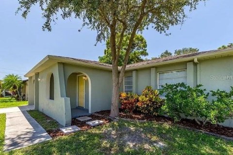 Casa en venta en Sarasota, Florida, 2 dormitorios, 79.62 m2 № 1749461 - foto 2