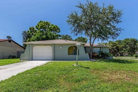 House in Sarasota, Florida 2 bedrooms, 79.62 sq.m. № 1749461 - photo 1