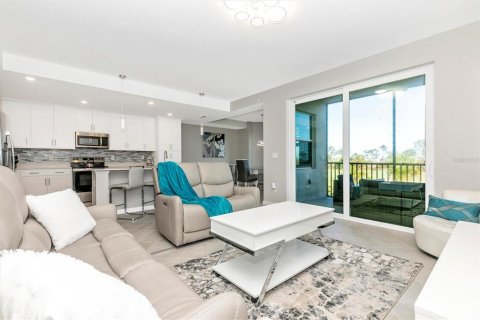 Condo in Venice, Florida, 2 bedrooms in WELLEN PARK  № 1411412 - photo 6