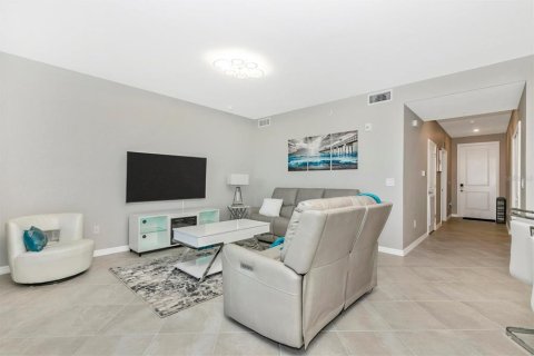 Condo in Venice, Florida, 2 bedrooms in WELLEN PARK  № 1411412 - photo 8