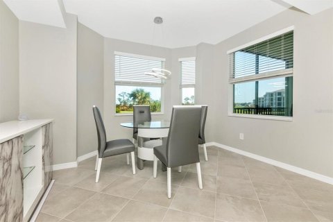 Condo in Venice, Florida, 2 bedrooms in WELLEN PARK  № 1411412 - photo 27
