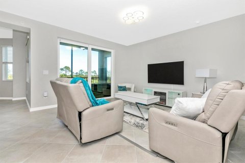Condo in Venice, Florida, 2 bedrooms in WELLEN PARK  № 1411412 - photo 4