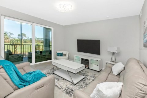 Condo in Venice, Florida, 2 bedrooms in WELLEN PARK  № 1411412 - photo 10