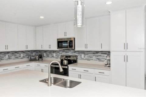 Condo in Venice, Florida, 2 bedrooms in WELLEN PARK  № 1411412 - photo 23