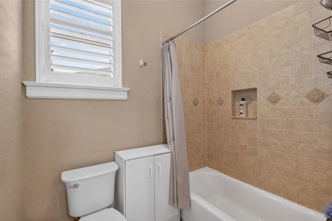 House in Lakeland, Florida 3 bedrooms, 268.58 sq.m. № 2157134 - photo 23