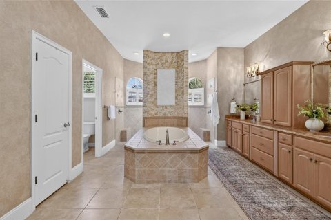 House in Lakeland, Florida 3 bedrooms, 268.58 sq.m. № 2157134 - photo 18