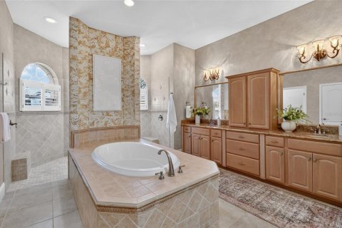 House in Lakeland, Florida 3 bedrooms, 268.58 sq.m. № 2157134 - photo 19