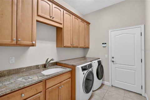 House in Lakeland, Florida 3 bedrooms, 268.58 sq.m. № 2157134 - photo 26