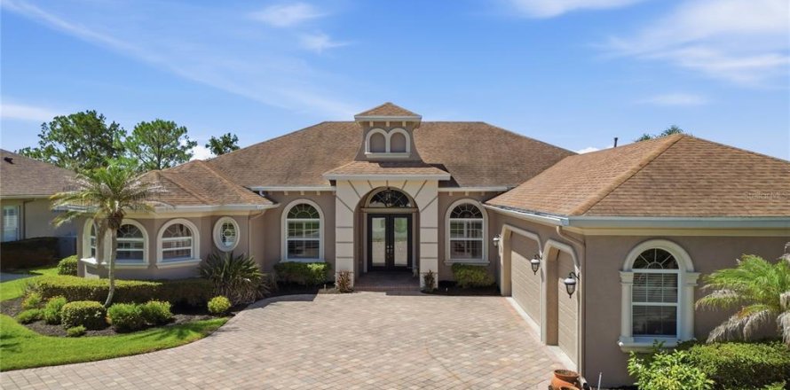 House in Lakeland, Florida 3 bedrooms, 268.58 sq.m. № 2157134