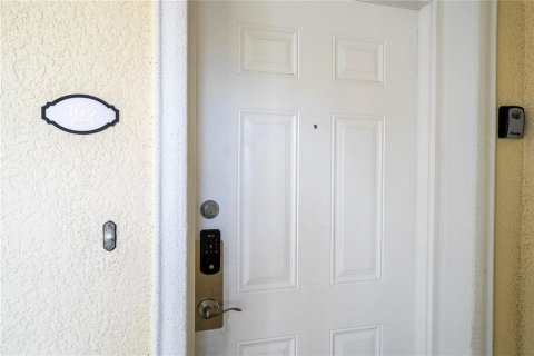 Condo in Four Corners, Florida, 3 bedrooms № 2196780 - photo 10