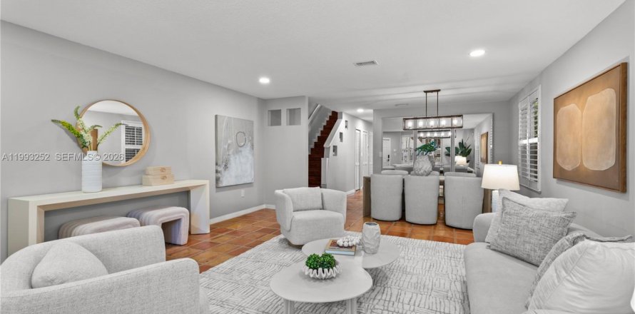 Таунхаус в Майами, Флорида 3 спальни, 160.72м2 № 2057227