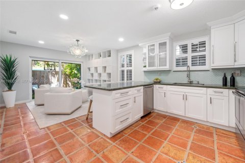 Купить таунхаус в Майами, Флорида 3 спальни, 160.72м2, № 2057227 - фото 9