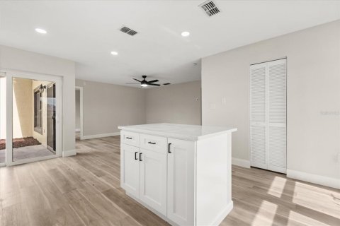 Townhouse in Kissimmee, Florida 2 bedrooms, 96.43 sq.m. № 1821142 - photo 10