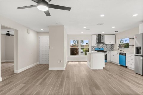 Townhouse in Kissimmee, Florida 2 bedrooms, 96.43 sq.m. № 1821142 - photo 5