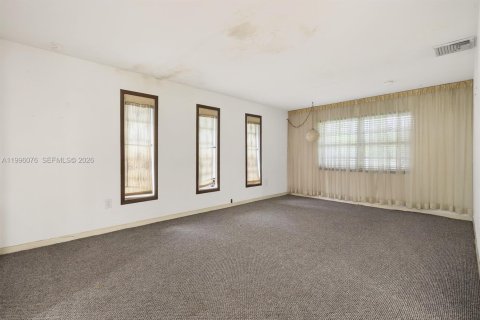 Villa ou maison à vendre à Miami, Floride: 2 chambres, 192.03 m2 № 2063080 - photo 8