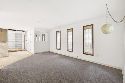 Villa ou maison à vendre à Miami, Floride: 2 chambres, 192.03 m2 № 2063080 - photo 9