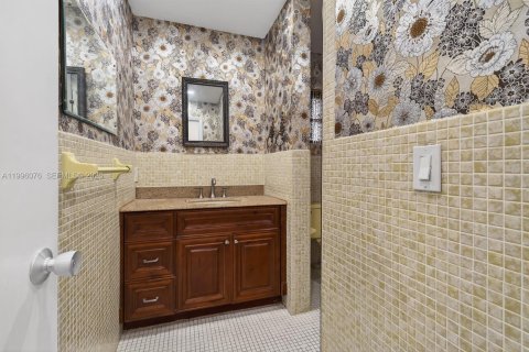 Villa ou maison à vendre à Miami, Floride: 2 chambres, 192.03 m2 № 2063080 - photo 20