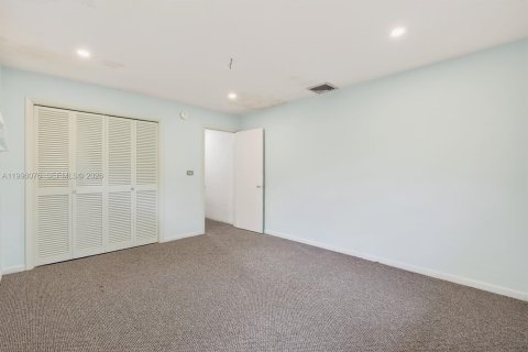 Villa ou maison à vendre à Miami, Floride: 2 chambres, 192.03 m2 № 2063080 - photo 24