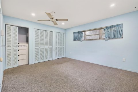 Villa ou maison à vendre à Miami, Floride: 2 chambres, 192.03 m2 № 2063080 - photo 13