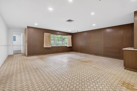 Villa ou maison à vendre à Miami, Floride: 2 chambres, 192.03 m2 № 2063080 - photo 10