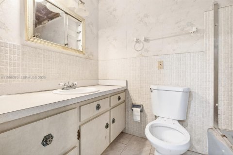 Villa ou maison à vendre à Miami, Floride: 2 chambres, 192.03 m2 № 2063080 - photo 15