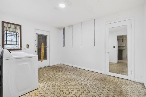 Villa ou maison à vendre à Miami, Floride: 2 chambres, 192.03 m2 № 2063080 - photo 19