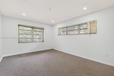 Villa ou maison à vendre à Miami, Floride: 2 chambres, 192.03 m2 № 2063080 - photo 23