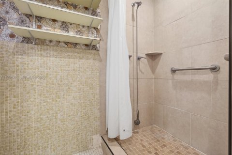 Villa ou maison à vendre à Miami, Floride: 2 chambres, 192.03 m2 № 2063080 - photo 22