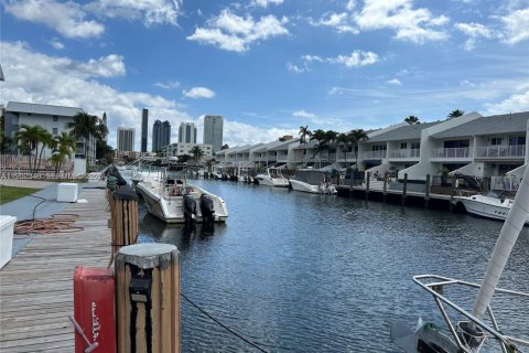 Снять в аренду кондоминиум в Норт-Майами-Бич, Флорида 1 спальня, 75.44м2, № 2007386 - фото 7
