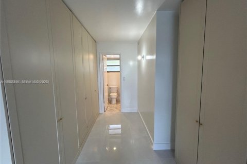 Снять в аренду кондоминиум в Норт-Майами-Бич, Флорида 1 спальня, 75.44м2, № 2007386 - фото 6