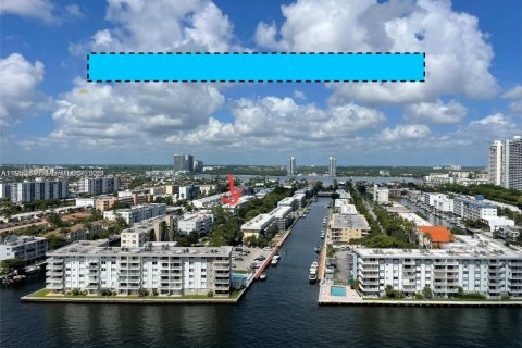 Кондоминиум с 1 спальней в Норт-Майами-Бич, Флорида № 2007386