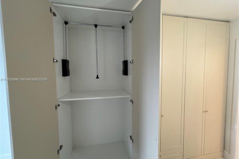 Снять в аренду кондоминиум в Норт-Майами-Бич, Флорида 1 спальня, 75.44м2, № 2007386 - фото 9