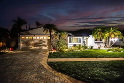Casa en venta en Largo, Florida, 4 dormitorios, 167.97 m2 № 2224545 - foto 3