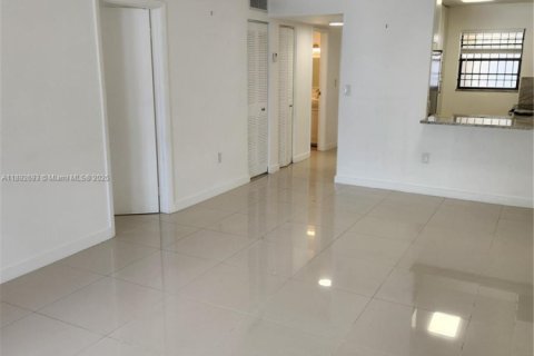 Copropriété à louer à Miami Beach, Floride: 1 chambre, 63.55 m2 № 1946409 - photo 4