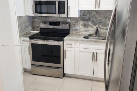 Copropriété à louer à Miami Beach, Floride: 1 chambre, 63.55 m2 № 1946409 - photo 7
