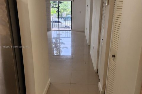 Copropriété à louer à Miami Beach, Floride: 1 chambre, 63.55 m2 № 1946409 - photo 1
