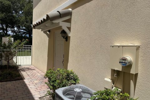 Townhouse in Palm Beach Gardens, Florida 3 bedrooms, 145.86 sq.m. № 1892690 - photo 22