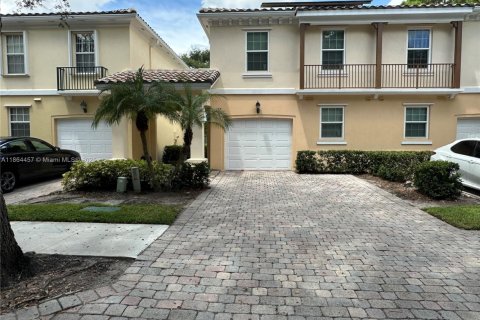 Townhouse in Palm Beach Gardens, Florida 3 bedrooms, 145.86 sq.m. № 1892690 - photo 9